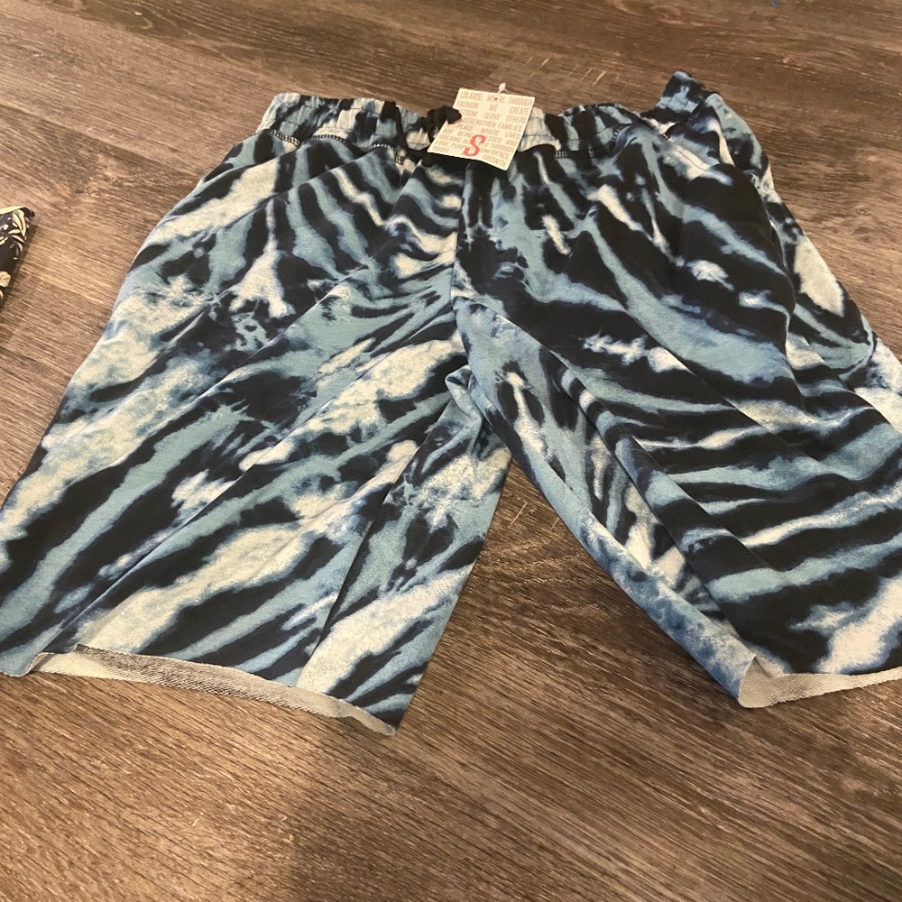 Lularoe Jamie shorts tie dye small new with tag.